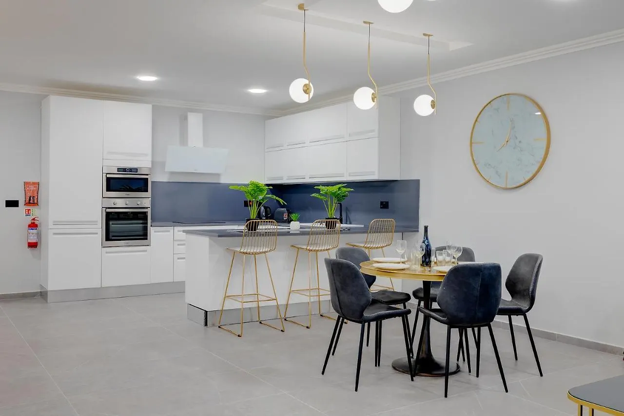 Art Deco Luxury Apartment, Central Location Sliema 0*,