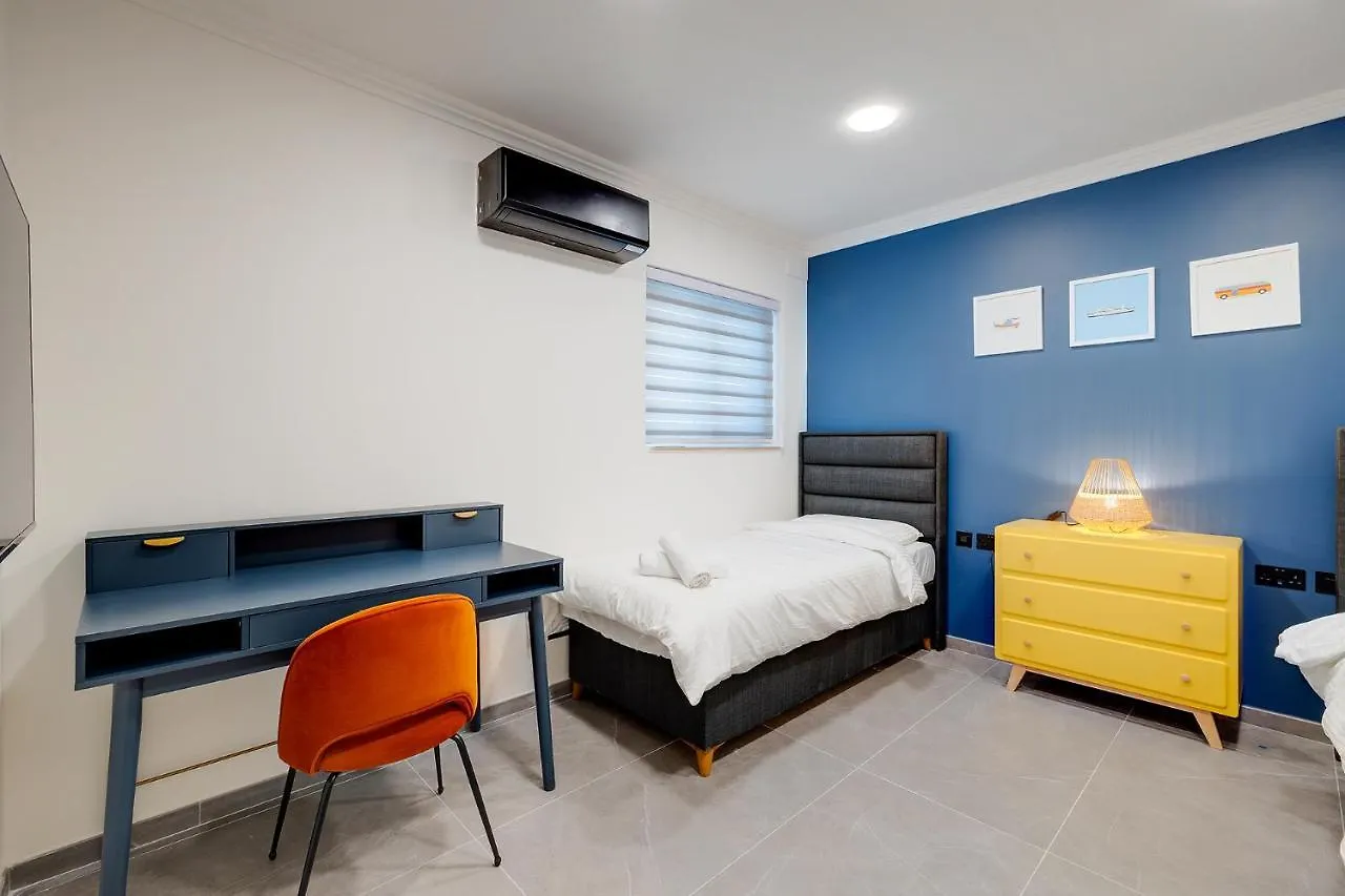 Art Deco Luxury Apartment, Central Location Sliema Apartment