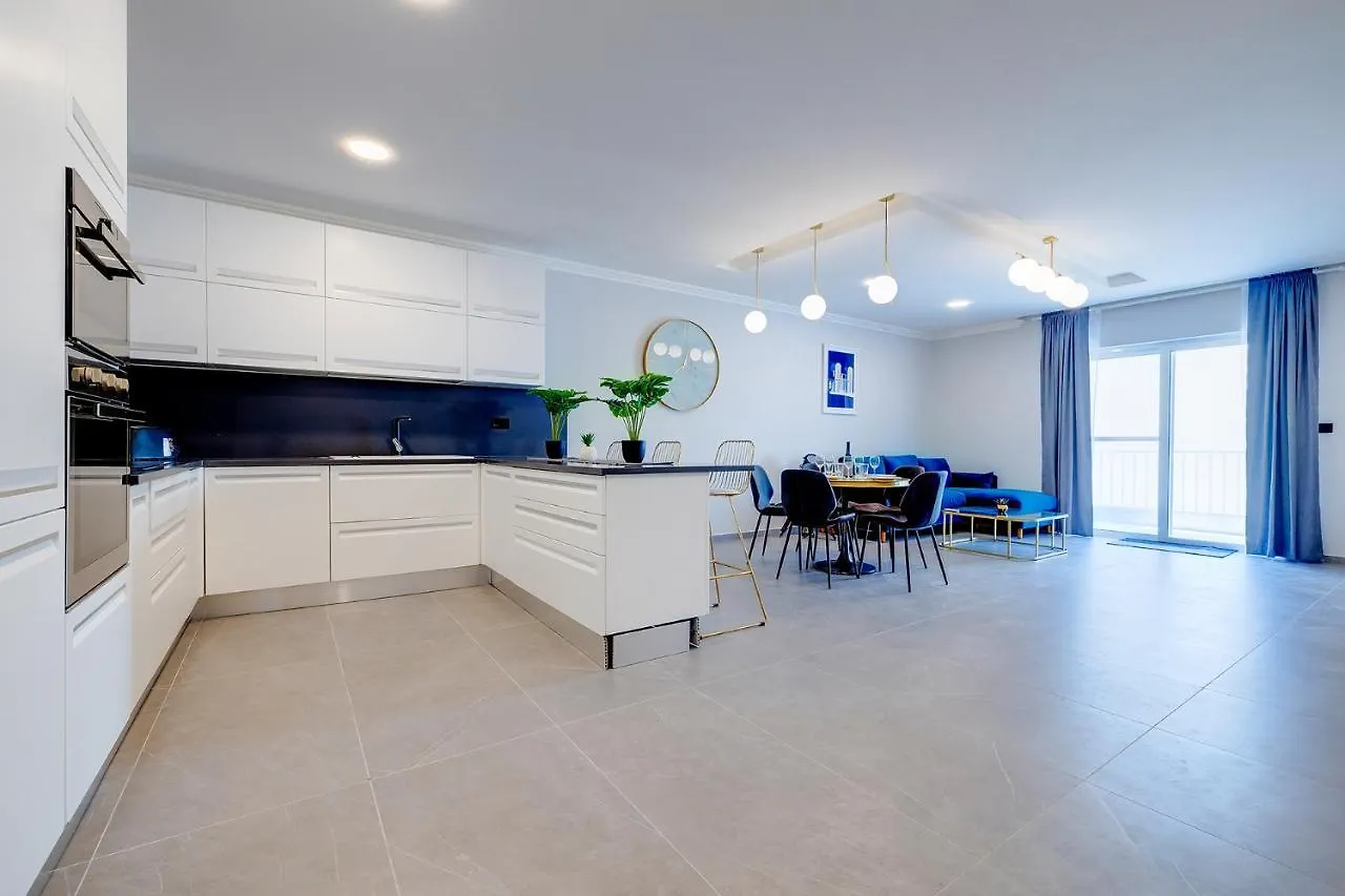 Art Deco Luxury Apartment, Central Location Sliema
